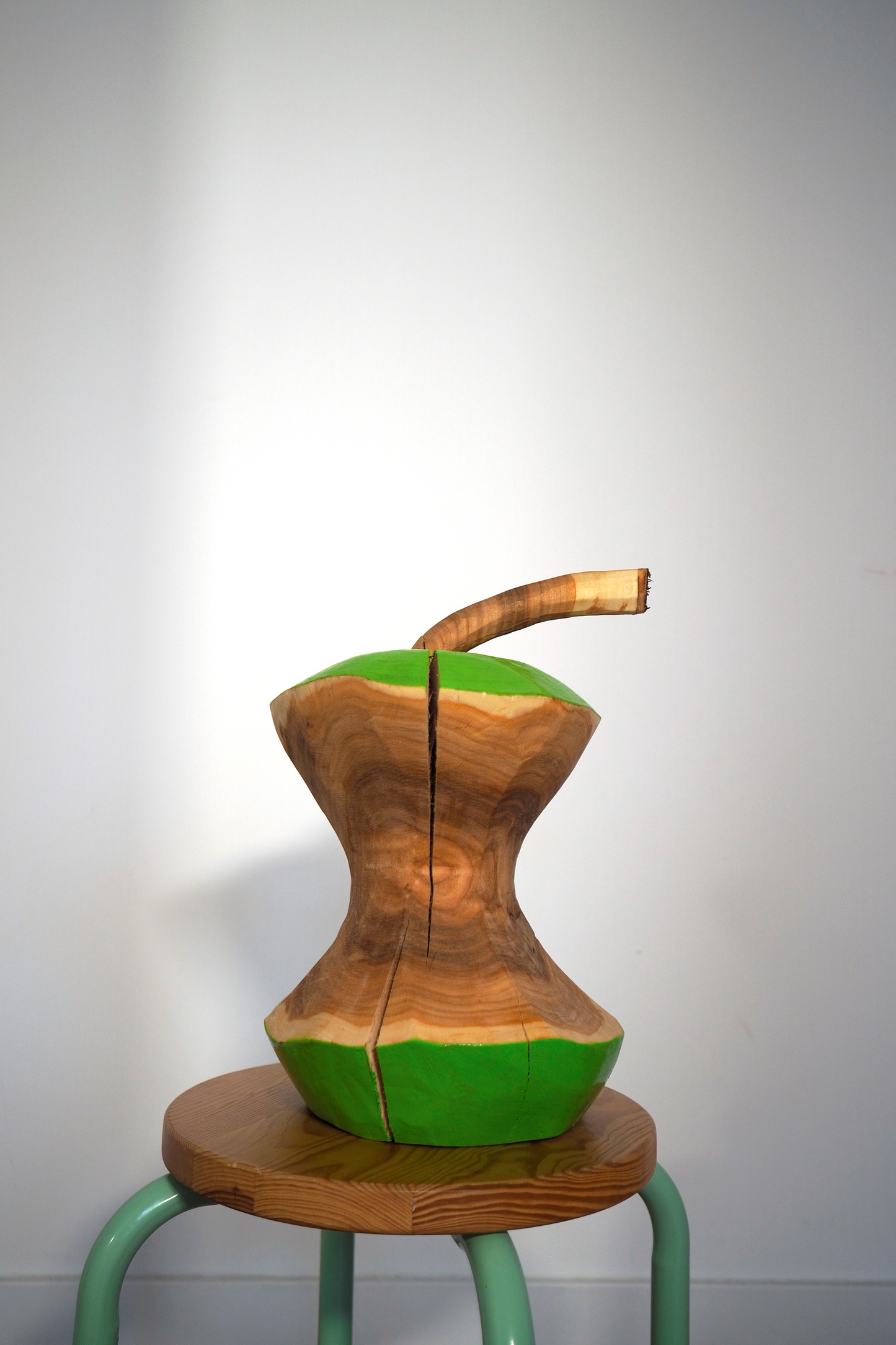 Grüner Apfelgriebsch - kleine Holzkunst mit Charakter