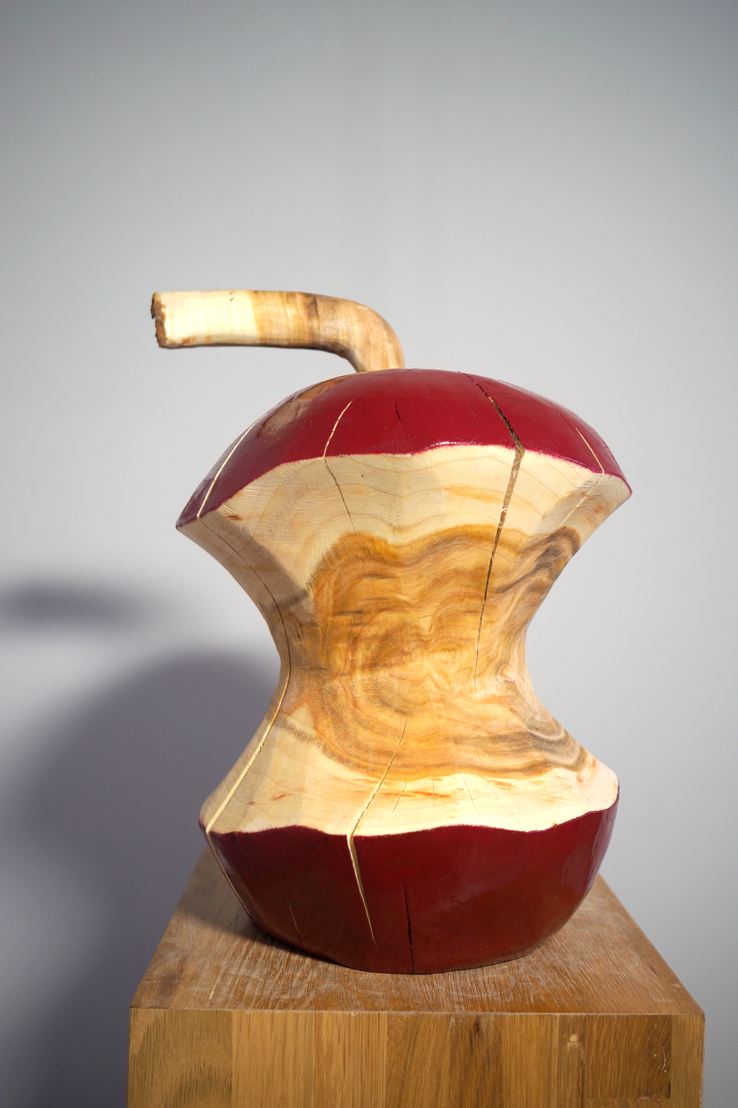 Roter Apfelgriebsch - kleine Holzkunst mit Charakter