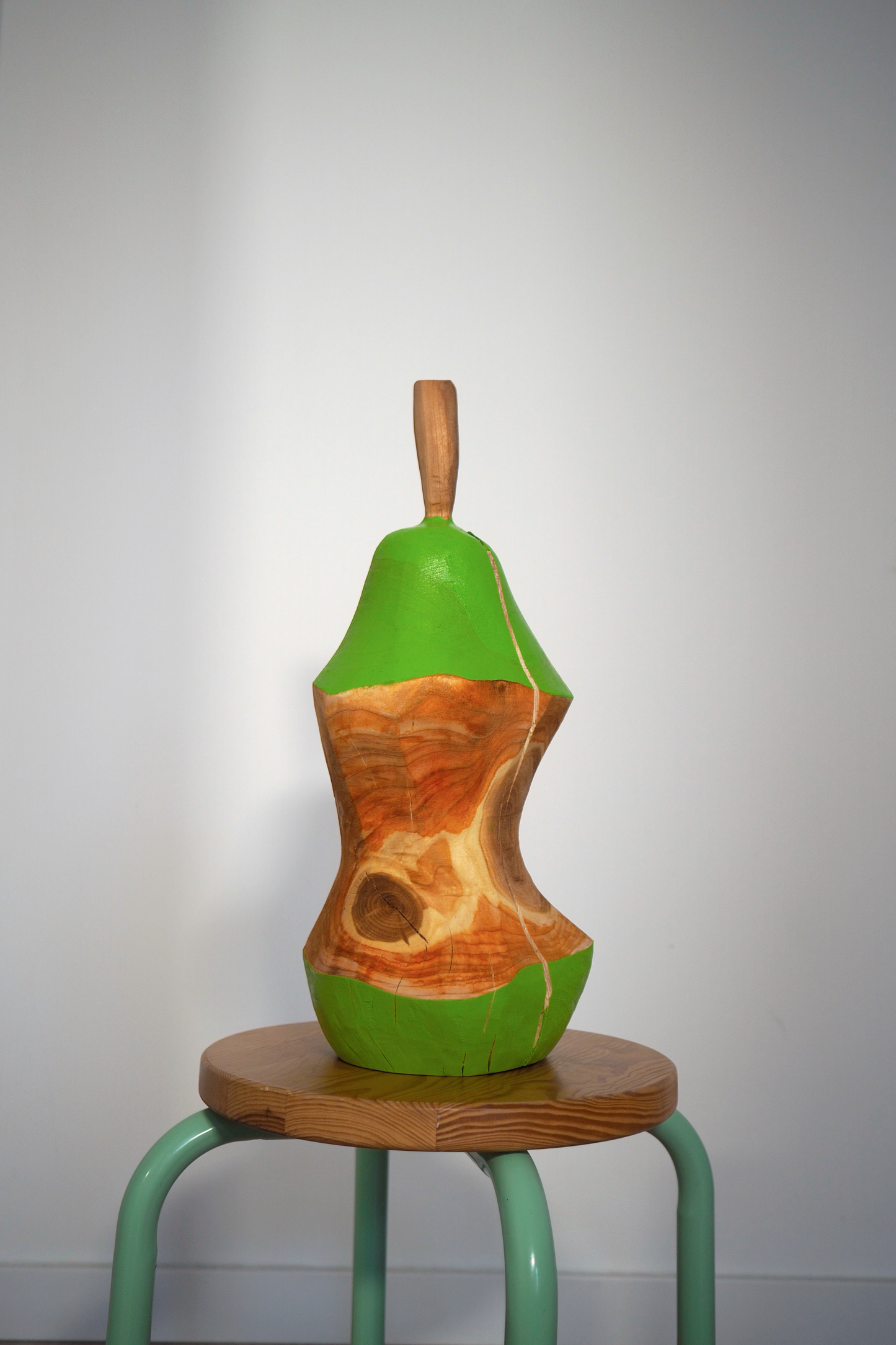 Grüner Birnengriebsch - kleine Holzkunst mit Charakter