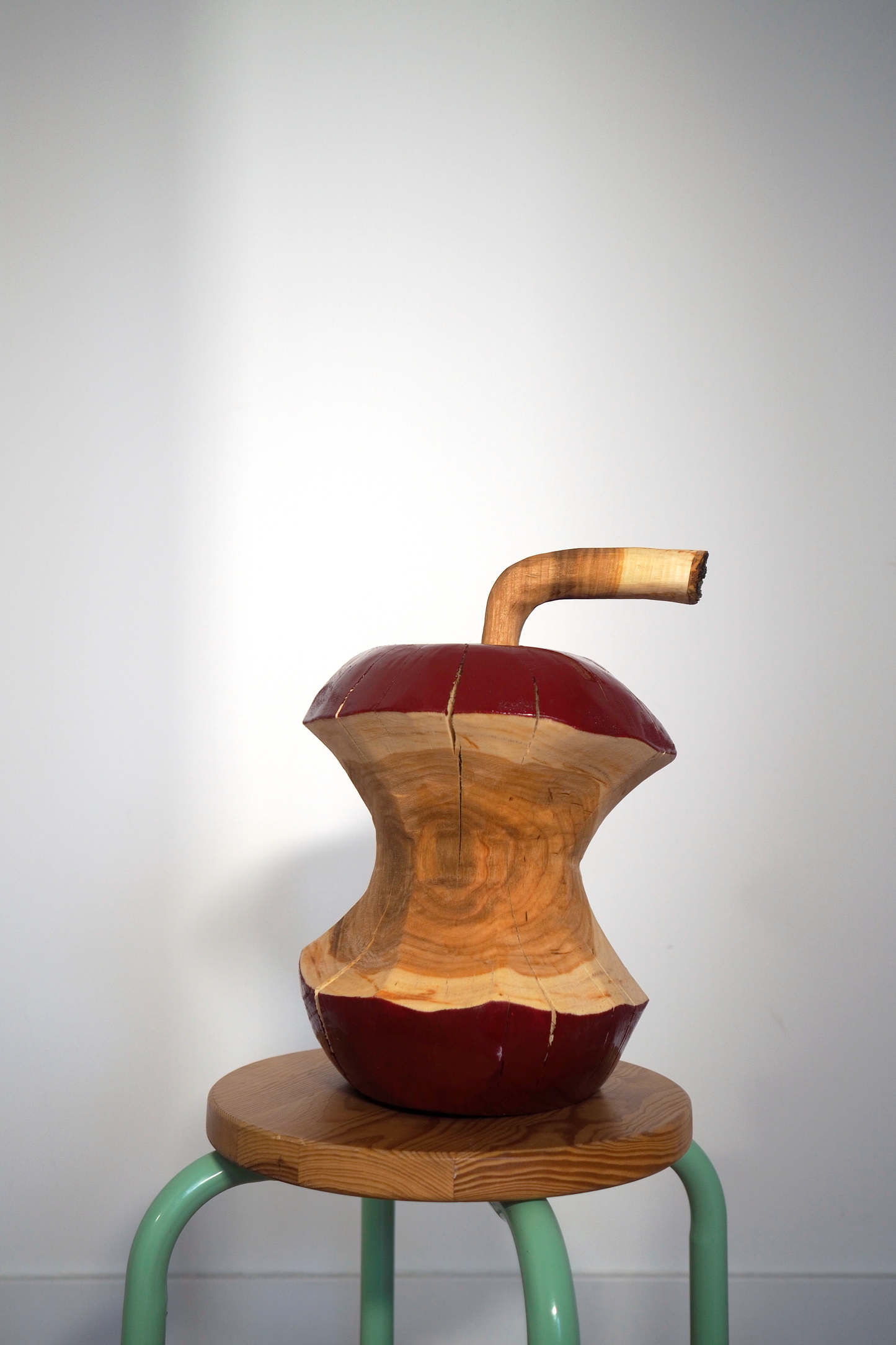 Roter Apfelgriebsch - kleine Holzkunst mit Charakter
