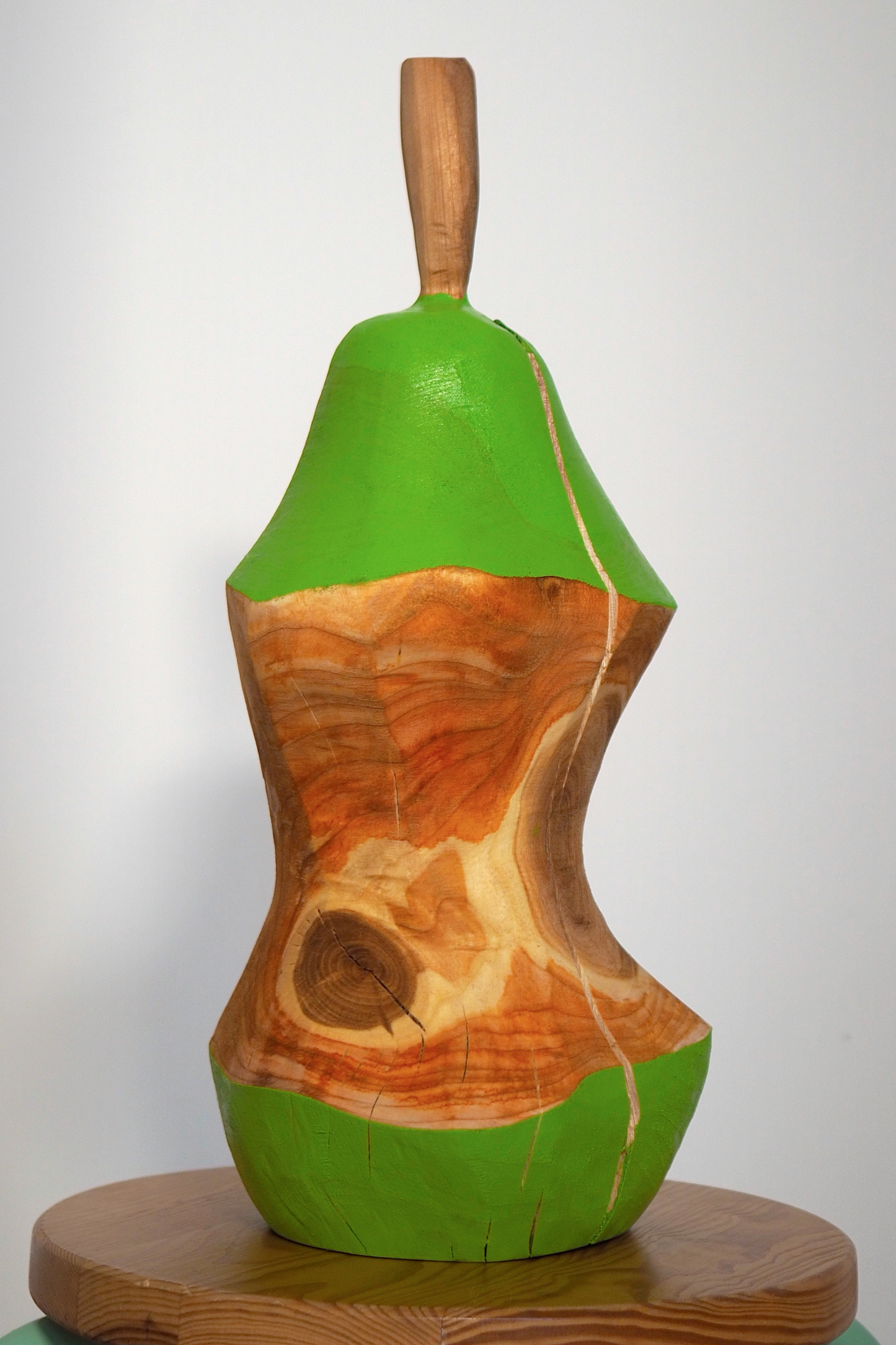 Grüner Birnengriebsch - kleine Holzkunst mit Charakter