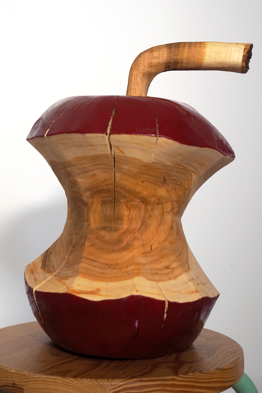 Roter Apfelgriebsch - kleine Holzkunst mit Charakter
