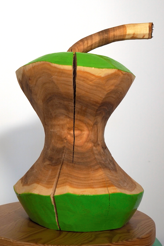 Grüner Apfelgriebsch - kleine Holzkunst mit Charakter